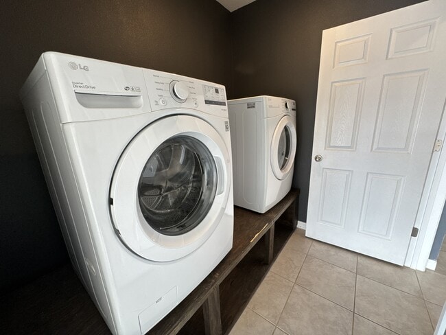 Building Photo - 512 Mckenna Dr