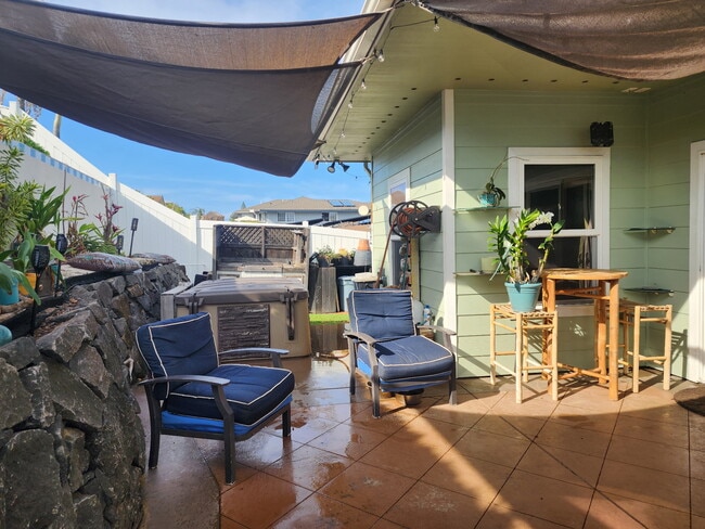 Building Photo - 1367 Kakae Pl