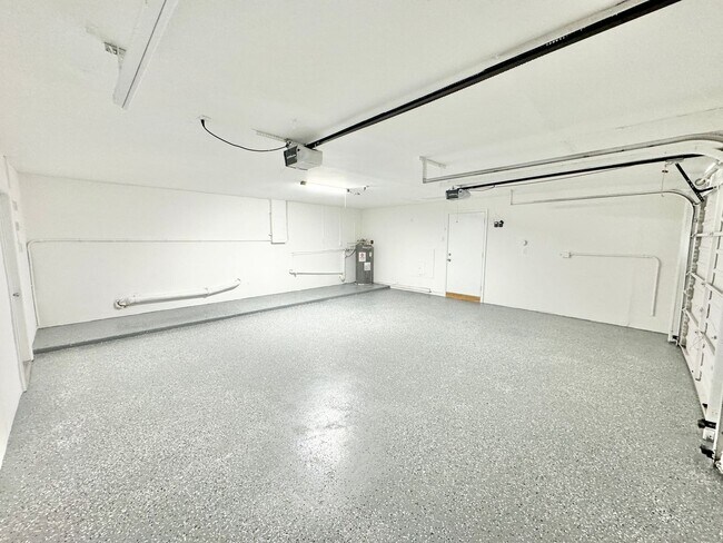 Building Photo - ** CENTRAL NAPLES ** 3 BED + DEN / 2 BATH ...