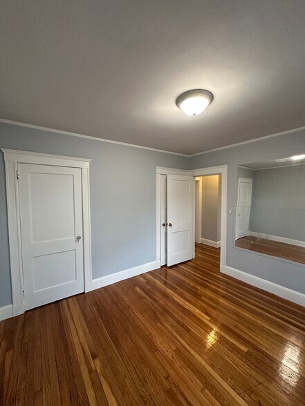 Building Photo - 48 Baker St