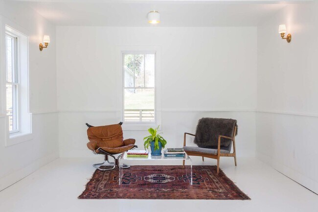 Building Photo - 318 Oak Street