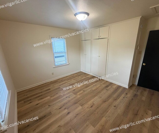 Building Photo - 727 Mount