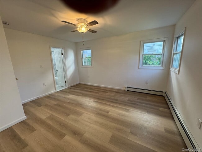 Building Photo - 542 E Pine St