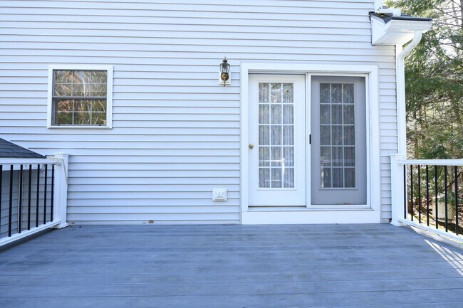 Building Photo - 15 Sabatus Rd