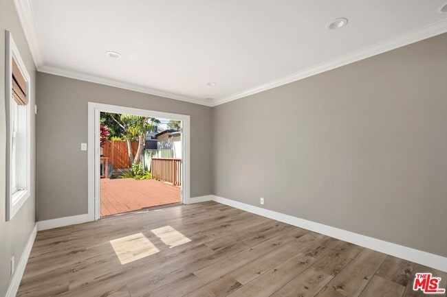 Building Photo - 2011 Stearns Dr