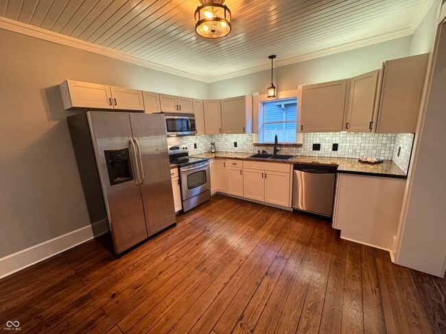 Building Photo - 449 Yandes St