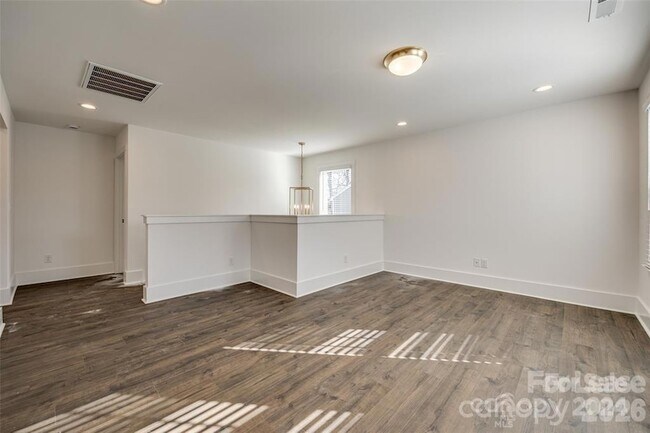 Building Photo - 1237 Eastway Dr