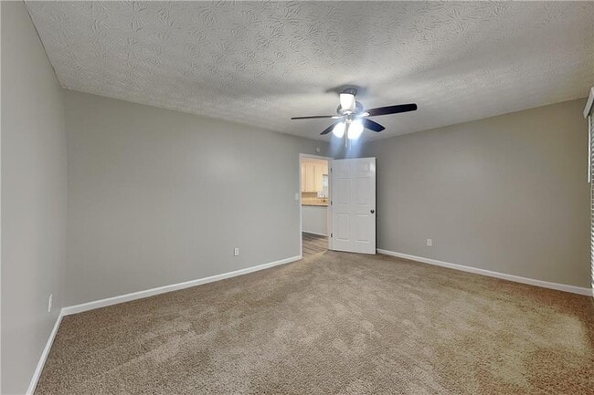 Building Photo - 1595 Thoreau Dr