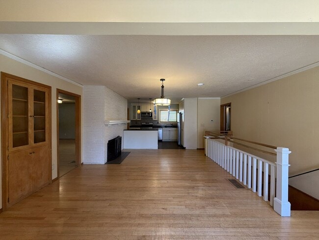 Building Photo - 5220 SE 33rd Pl