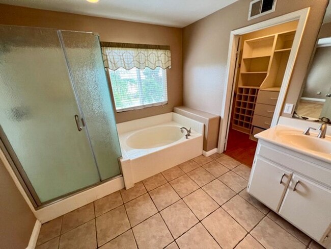 Building Photo - Beautiful Corona Pool Home with 4 bedroom ...