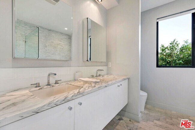 Building Photo - 8925 Dorrington Ave