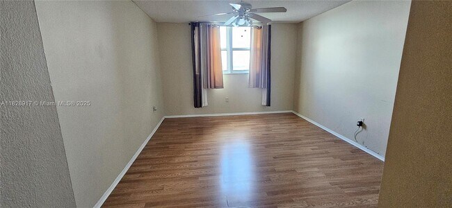 Building Photo - 1175 NE Miami Gardens Dr