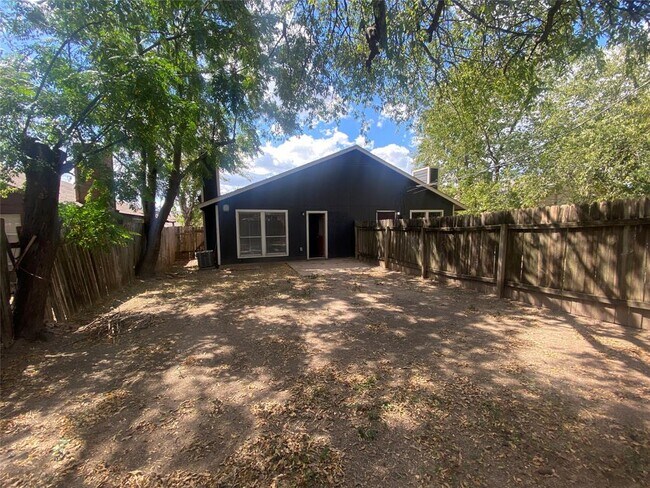 Building Photo - 1000 Fieldwood Dr
