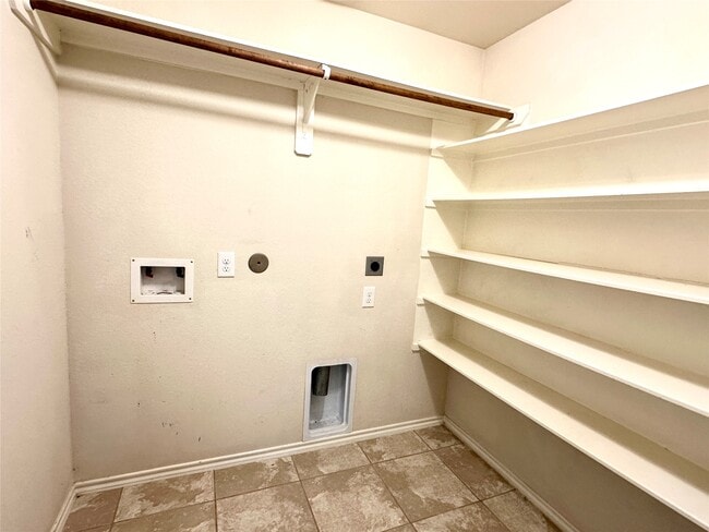 Building Photo - 1934 Acorn Glen Trail