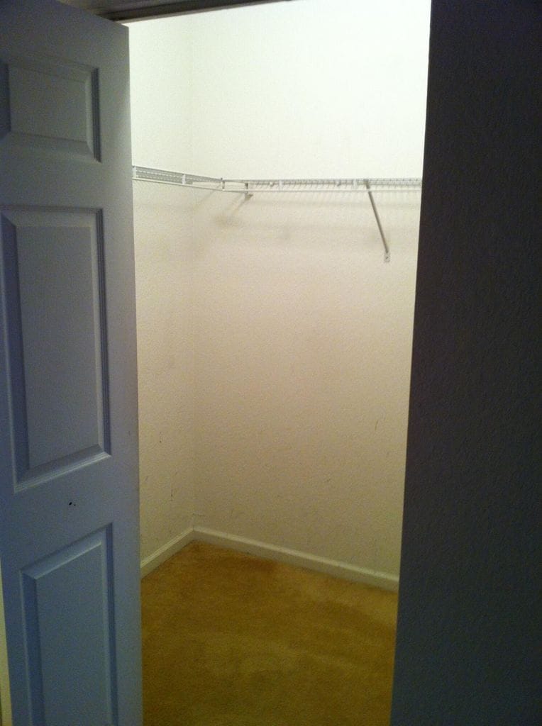 Building Photo - 1145 Golden Lakes Blvd