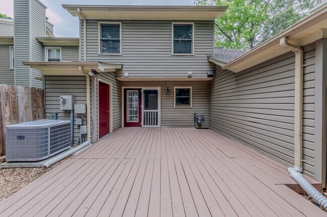 Building Photo - 103 Larkspur Hollow