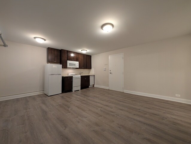 Building Photo - 5425 N Kenmore Ave