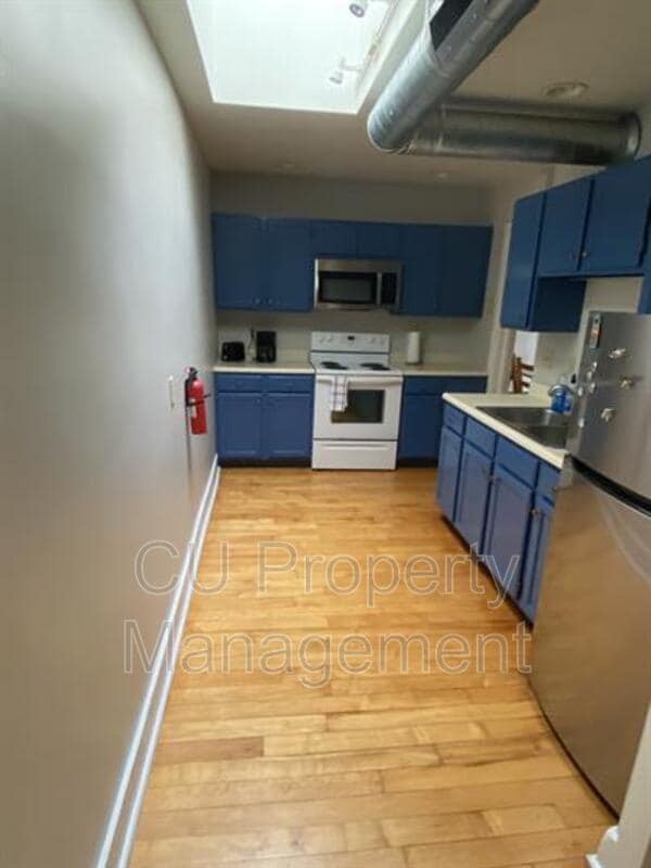 Building Photo - 415 N Neil St