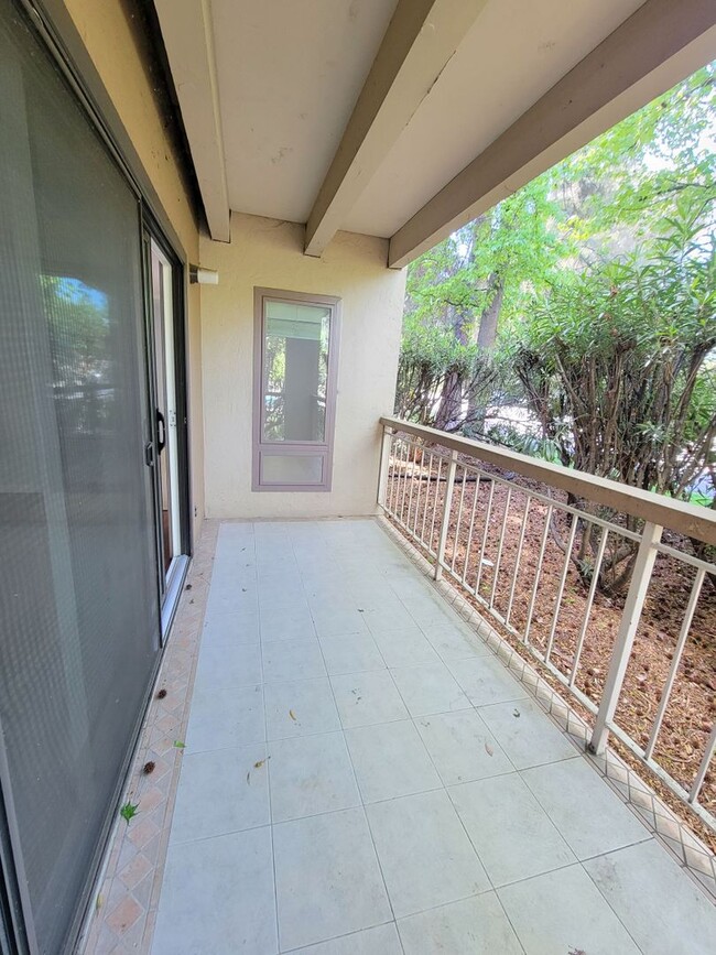 Building Photo - Utilities Included!! 2 Bedroom, 2 Bath Key...