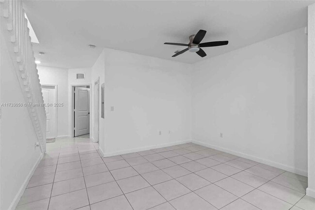 Building Photo - 1467 SE 26th Rd