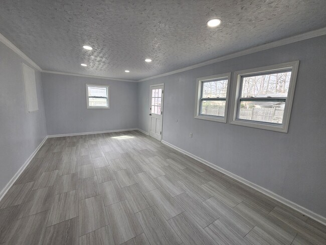 Building Photo - 3 Bristol Dr