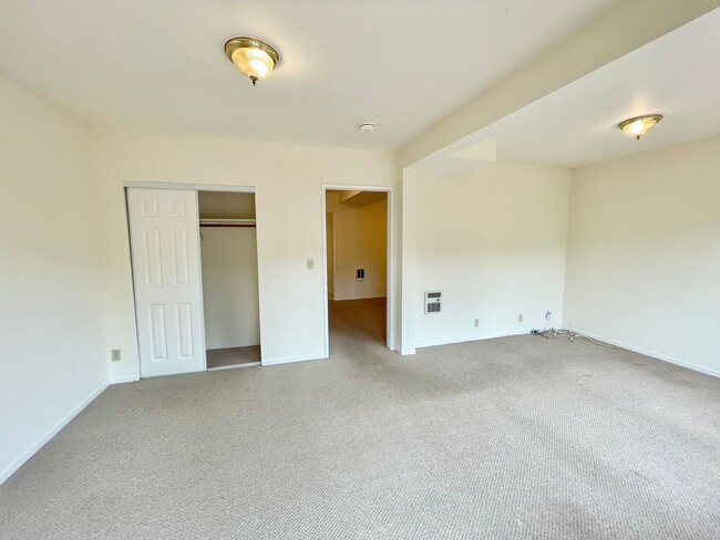 Building Photo - Charming Garden Apartment w/Deck, Prime Inner Richmond Location PROGRESSIVE
