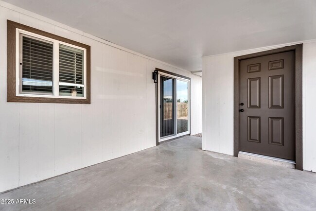 Building Photo - 800 E Melrose Dr