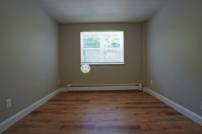 Building Photo - 965 Fellsway