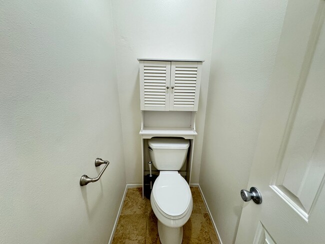 Building Photo - Beautiful 2Bd/2.5Ba Townhome in Rancho Santa Margarita w/2 Car Garage!