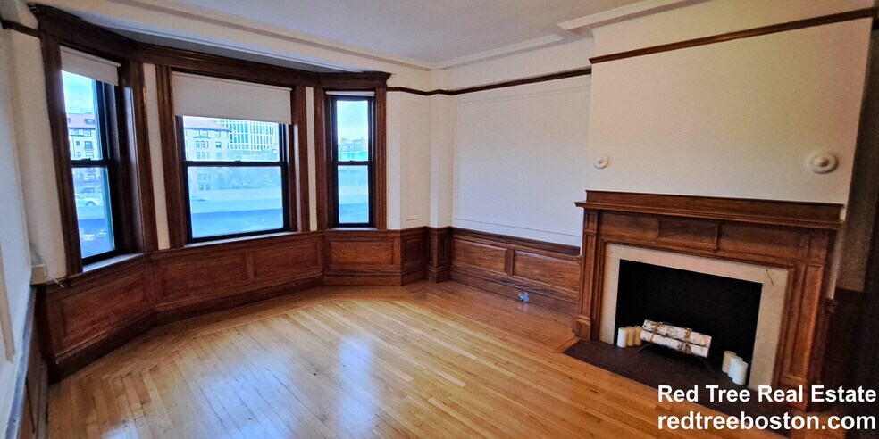 Building Photo - 464 Commonwealth Ave