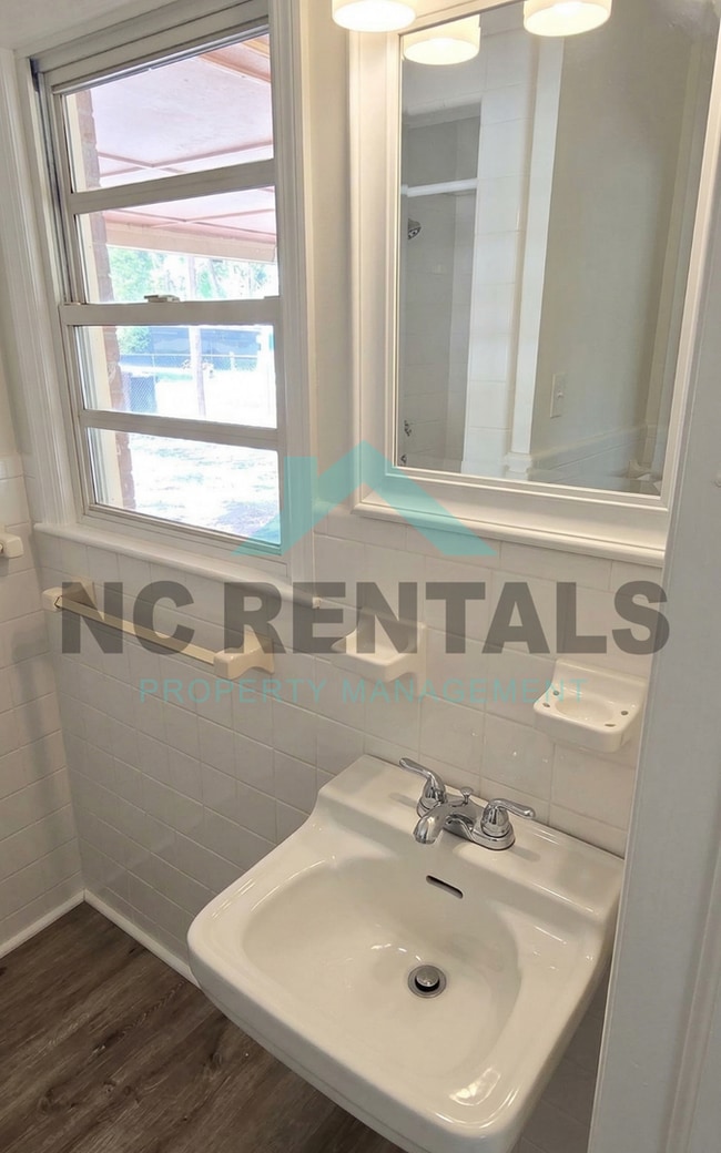 Building Photo - 129 Rocky Knoll Cir