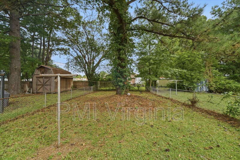 Building Photo - 430 Greenbriar Ave