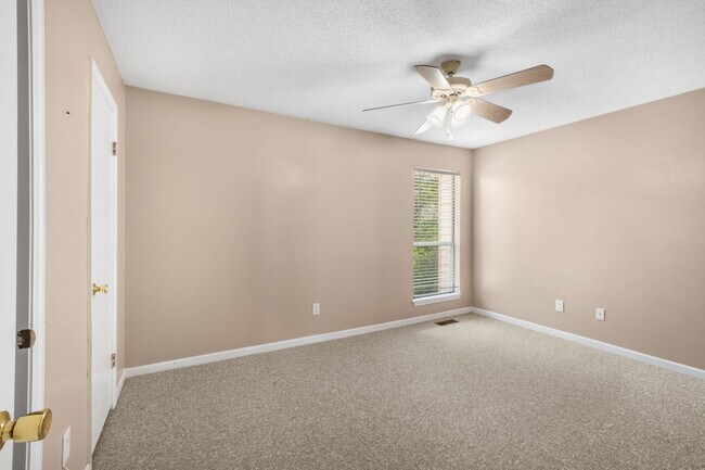 Building Photo - 1723 13th Ct S