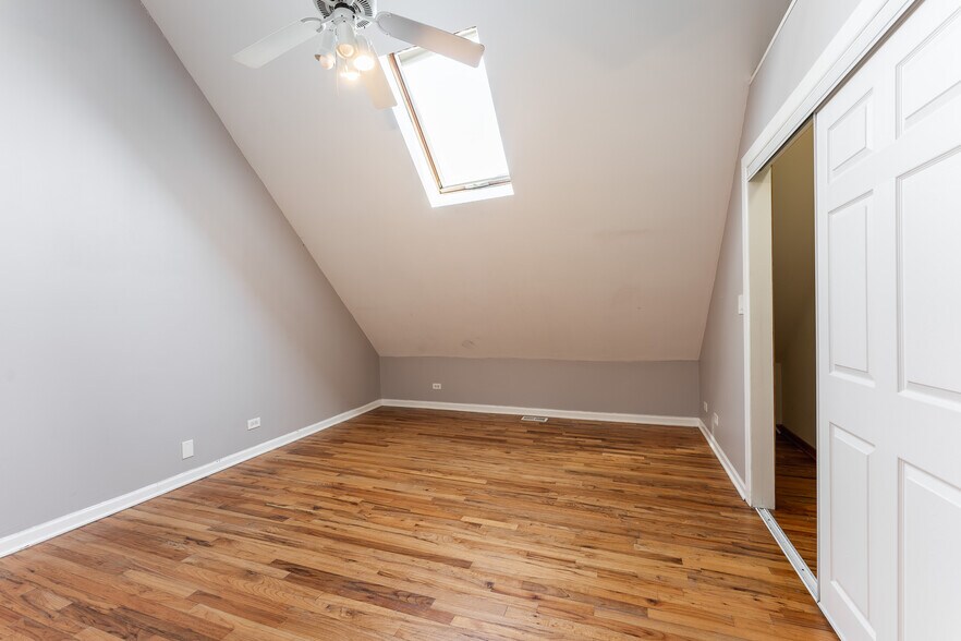 Building Photo - 2202 W Belmont Ave