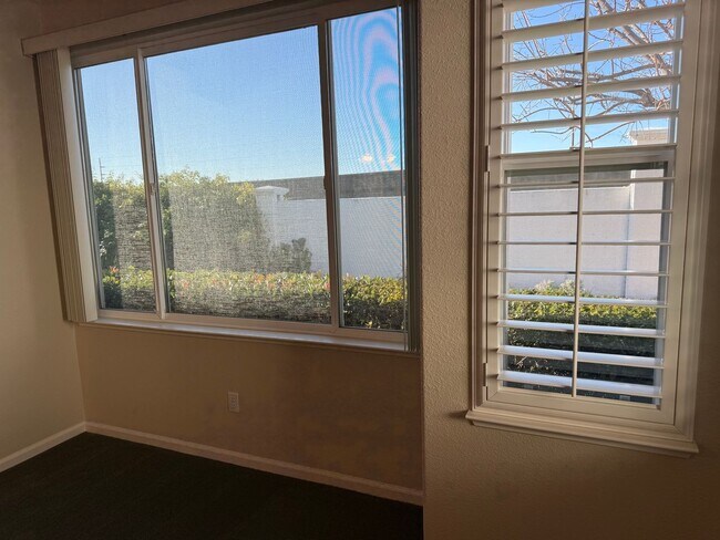 Building Photo - Summerset Living- with a Bonus Room