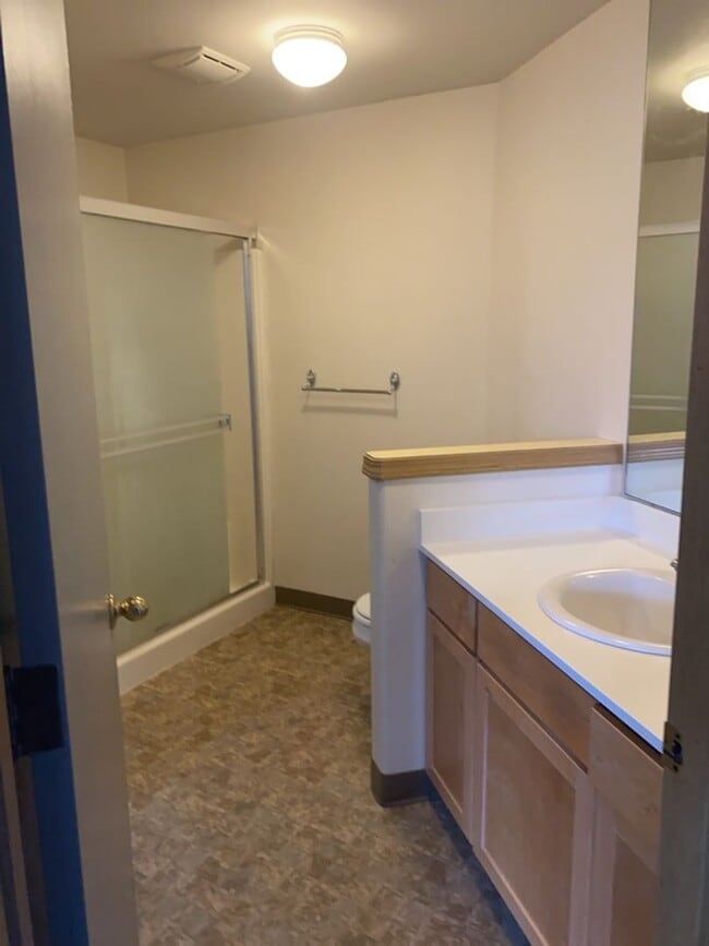 Building Photo - 809 SE 135th Ct