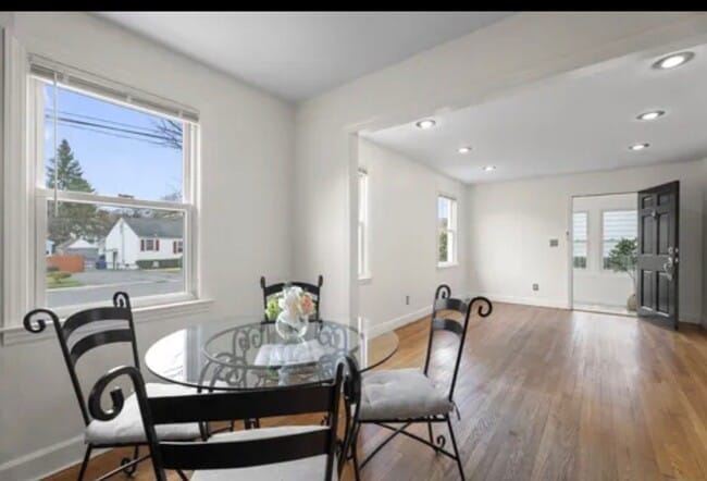 Building Photo - 244 Judwin Ave