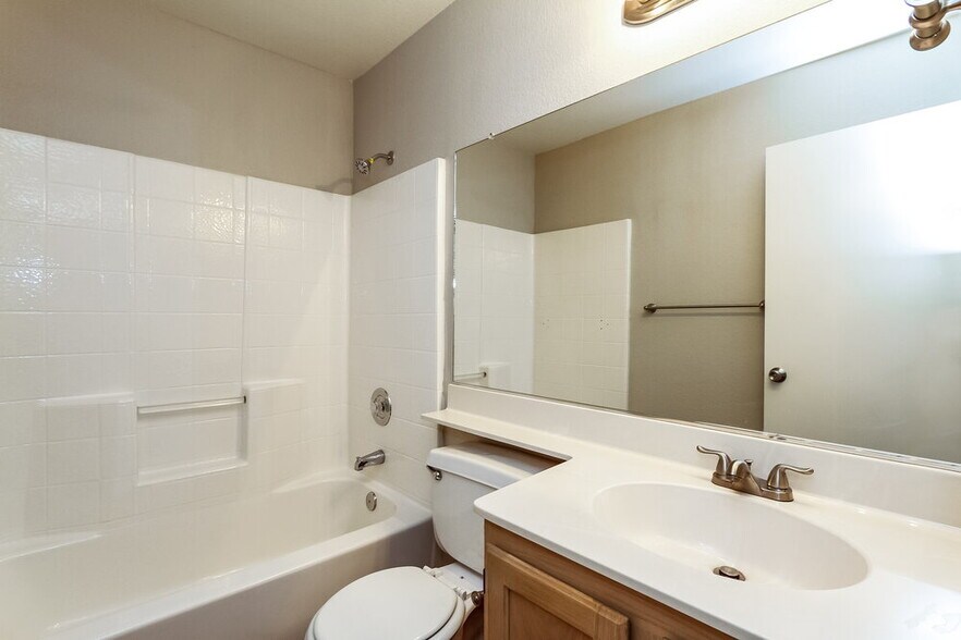 Building Photo - 175 Mirador St