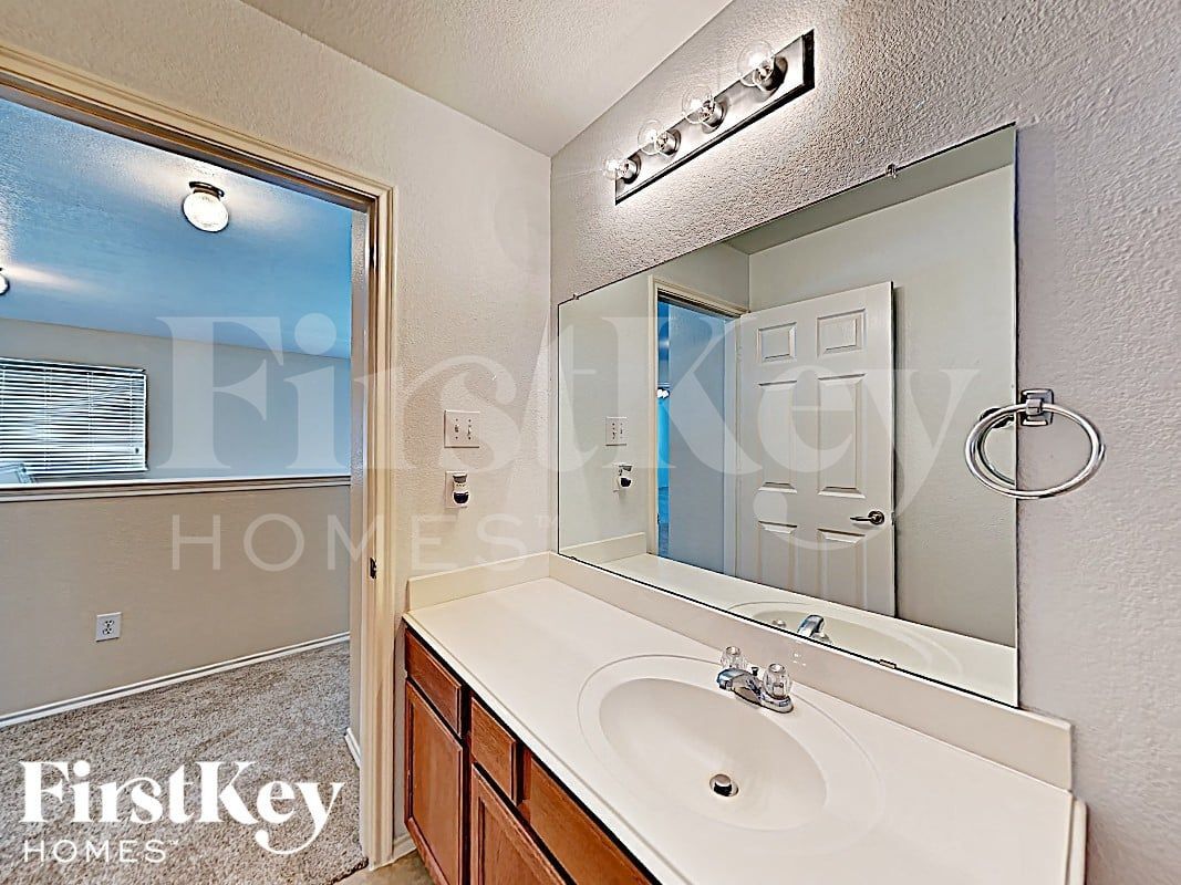 Building Photo - 9117 Waterman Dr
