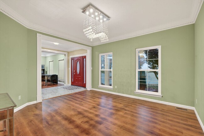 Building Photo - Stunning 4,166 Sq. Ft. Home in Westridge O...