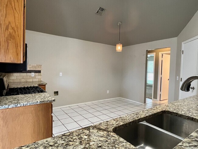 Building Photo - Spacious 3 bed 2 bath in Edmond!