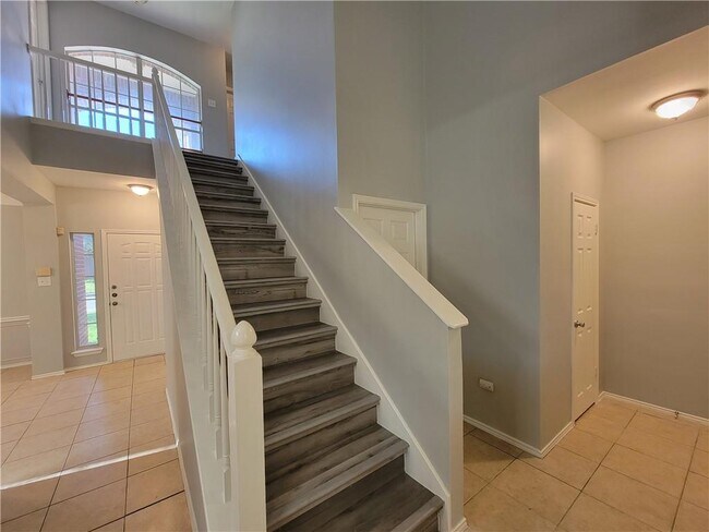 Building Photo - 1001 Acanthus St