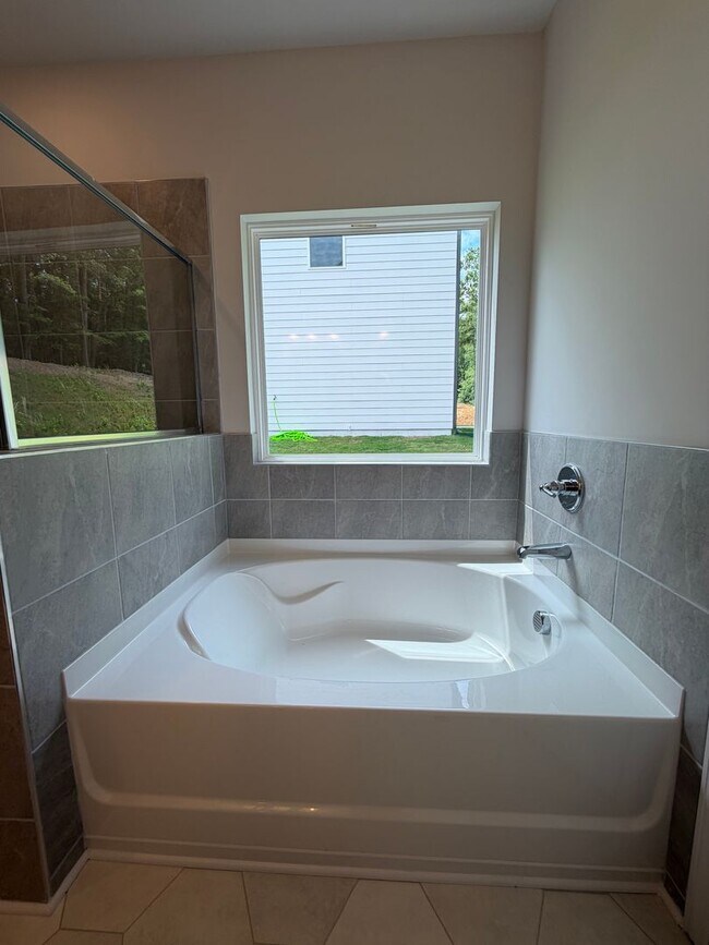 Building Photo - Brand New 4/3.5 House in West Rome- $2,195