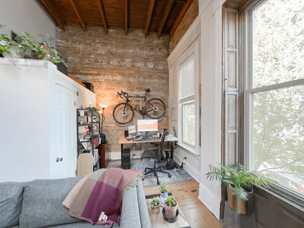 Building Photo - 2136 N Clifton Ave