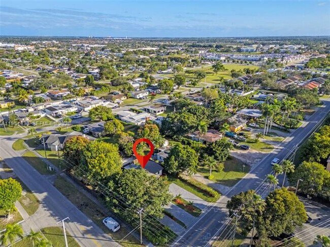 Building Photo - 1075 NE 12th Ave