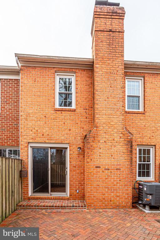 Building Photo - 839 N Greenbrier St