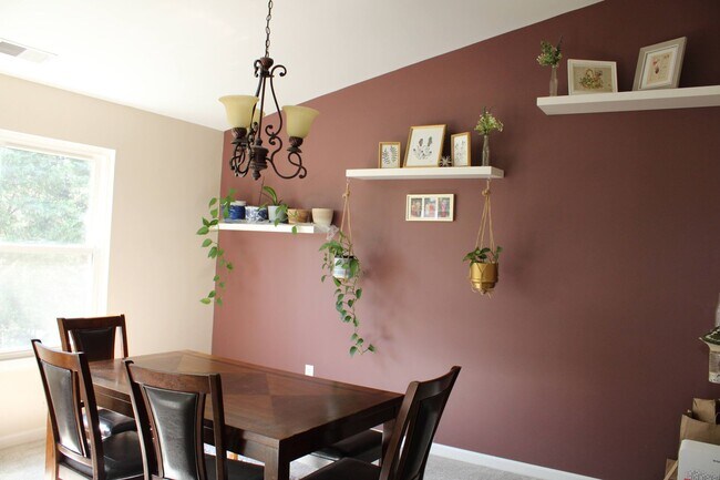 Building Photo - Charming 2 Bedroom/1 Bathroom Condo in Halethorpe, MD!