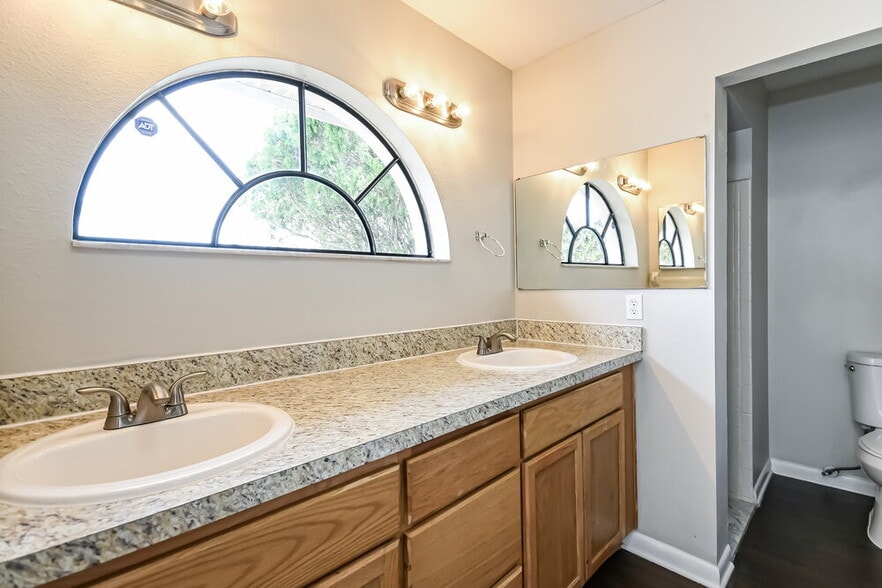 Building Photo - 1209 Croydon Cir