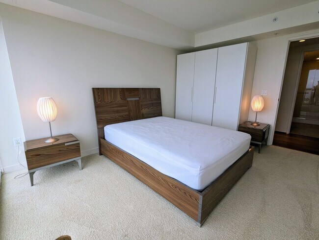 Building Photo - Fully Furnished Luxury Kakaako Living at Symphony 2 Bed, 2 Bath, 2 Parking