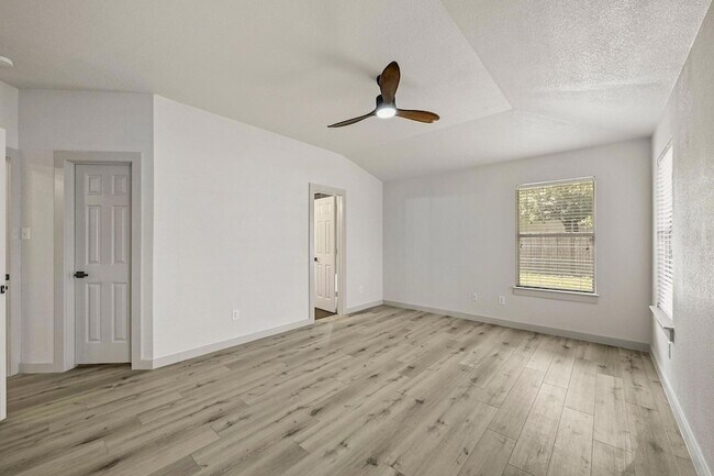 Building Photo - 919 Flanagan Dr